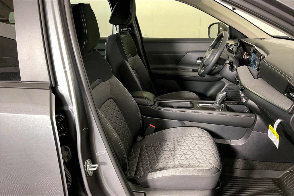 Certified 2025 Nissan Kicks SV AWD/4WD image 9