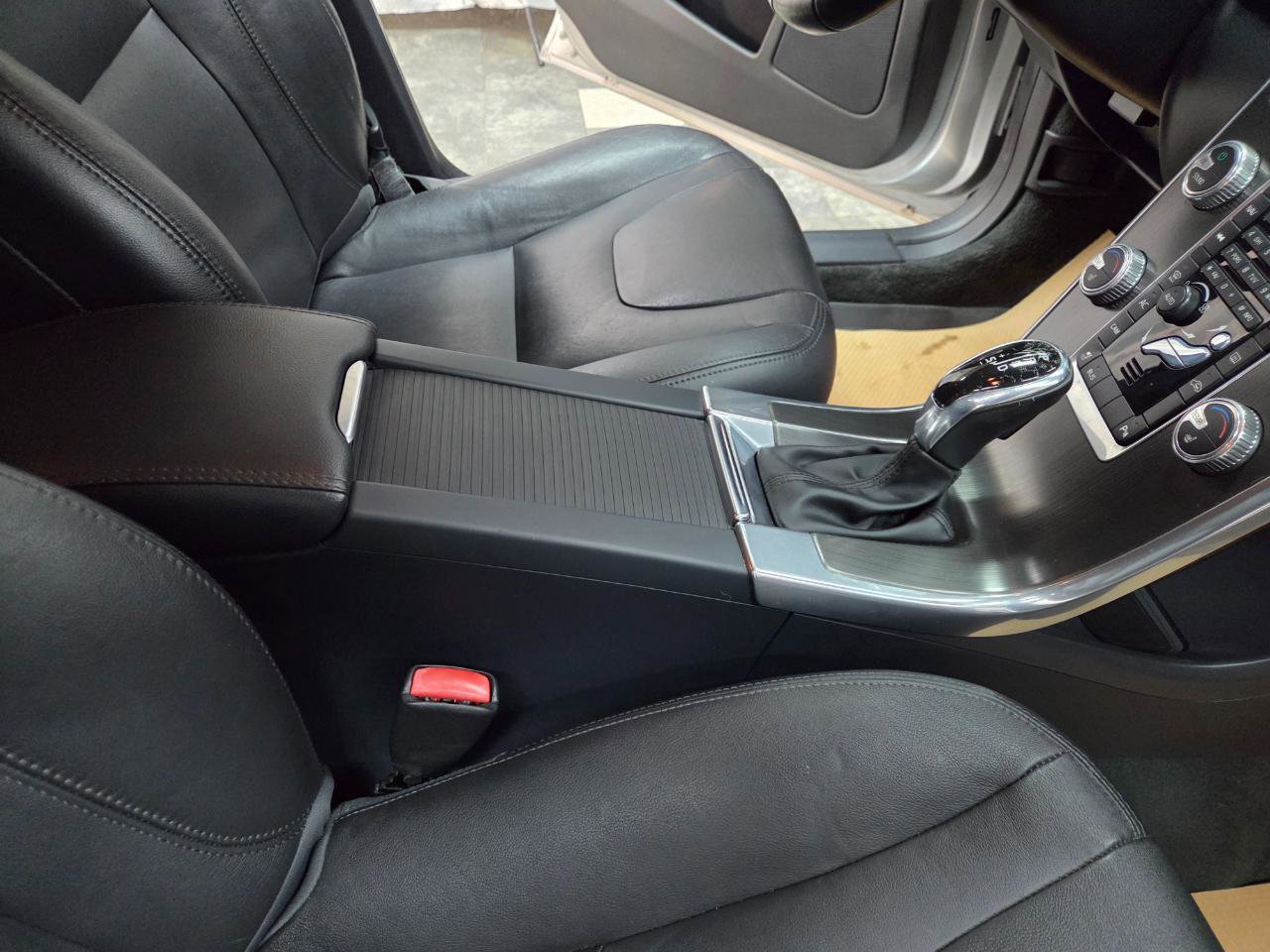 Used 2015 Volvo XC60 T6 image 23