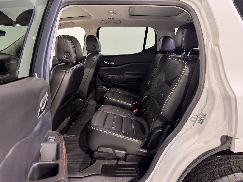 Used 2023 GMC Acadia Denali w/ Denali Ultimate Package AWD/4WD image 19