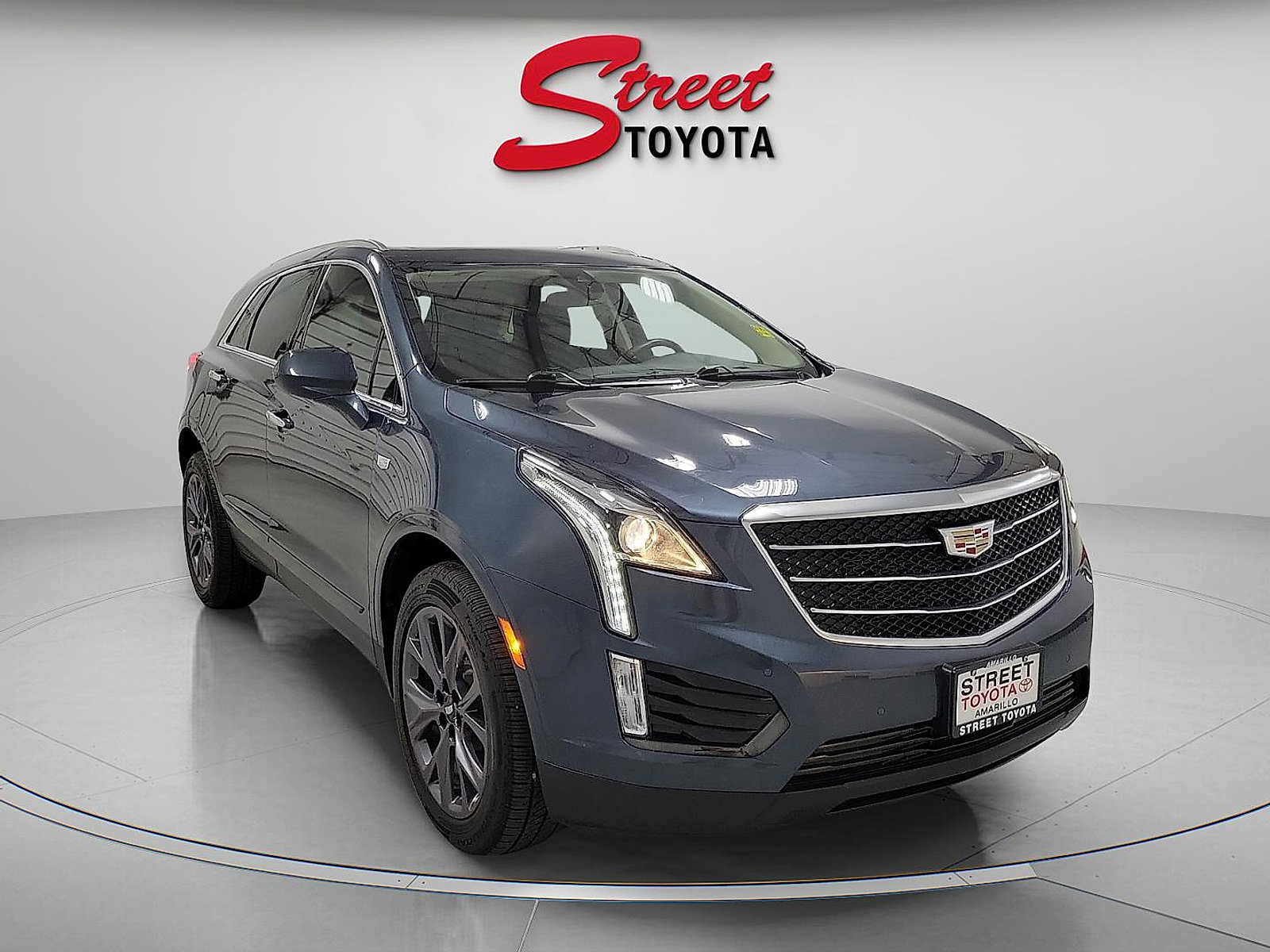 Used 2019 Cadillac XT5 Luxury w/ LPO, Black Ice Package FWD image 5