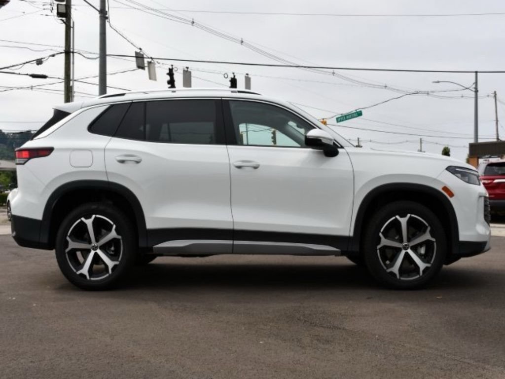 New 2025 Volkswagen Tiguan SE AWD/4WD image 8