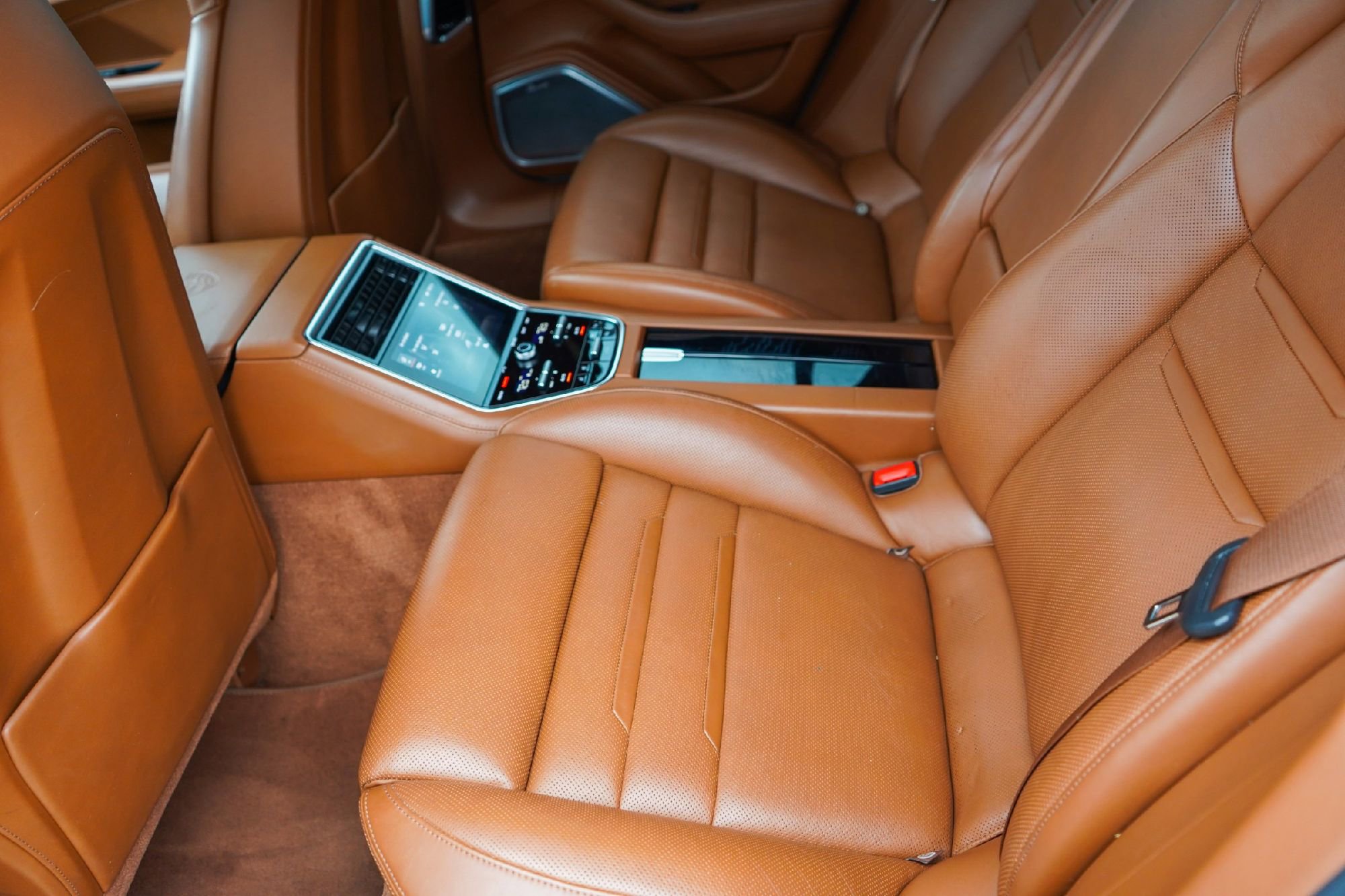 Used 2018 Porsche Panamera 4S image 25