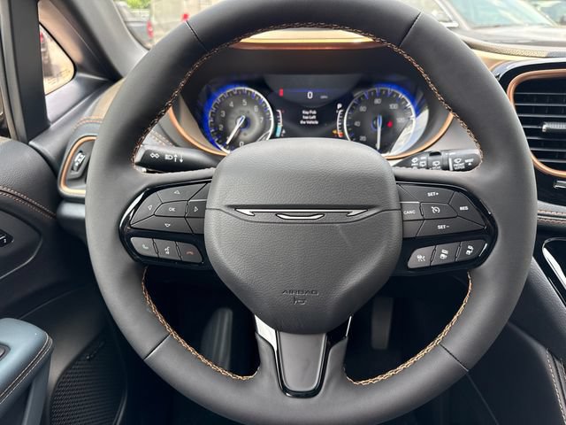 New 2027 Chrysler Pacifica Pinnacle w/ Theater Group FWD image 22