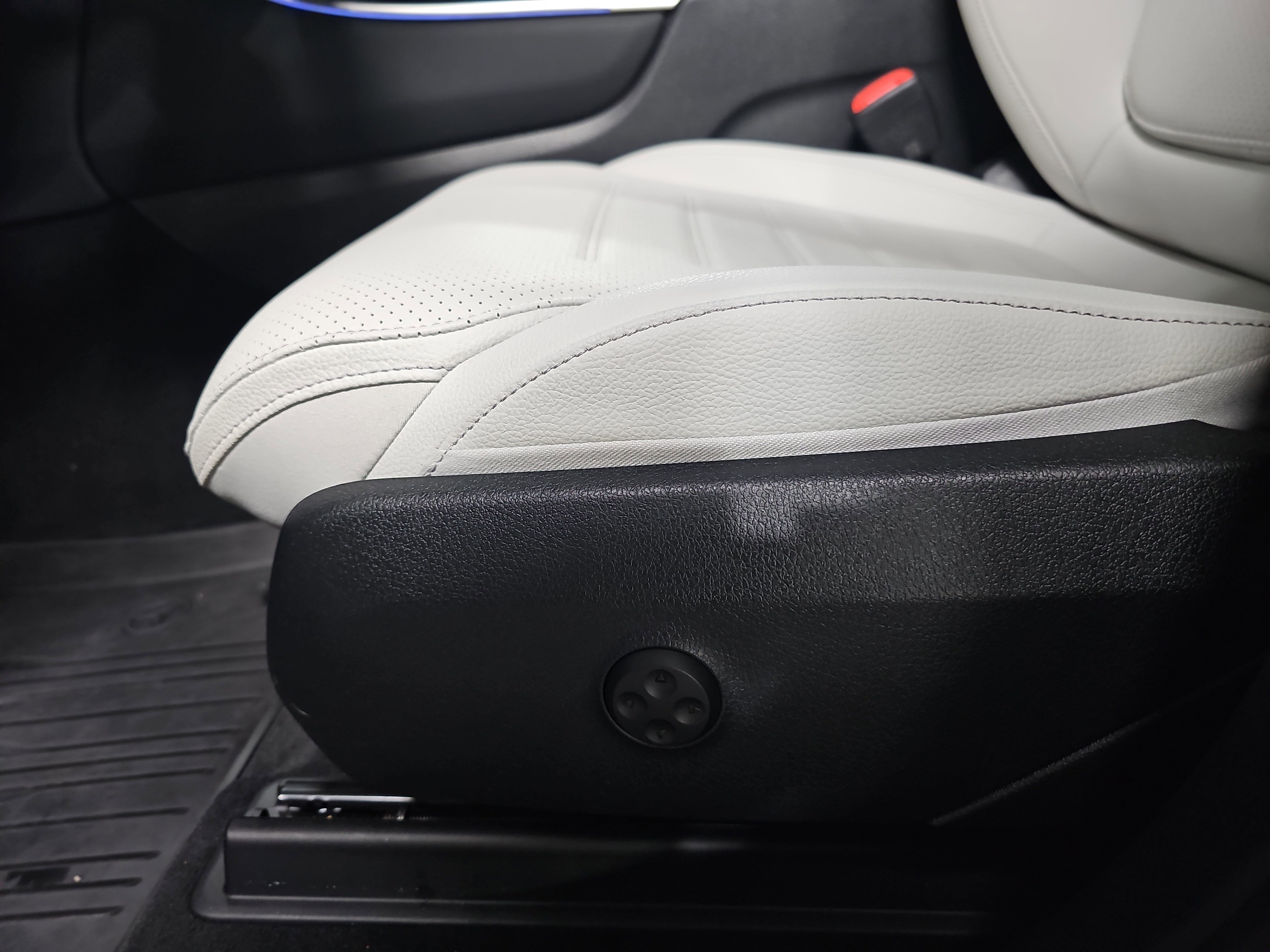 Certified 2026 Mercedes-Benz GLC 300 image 30