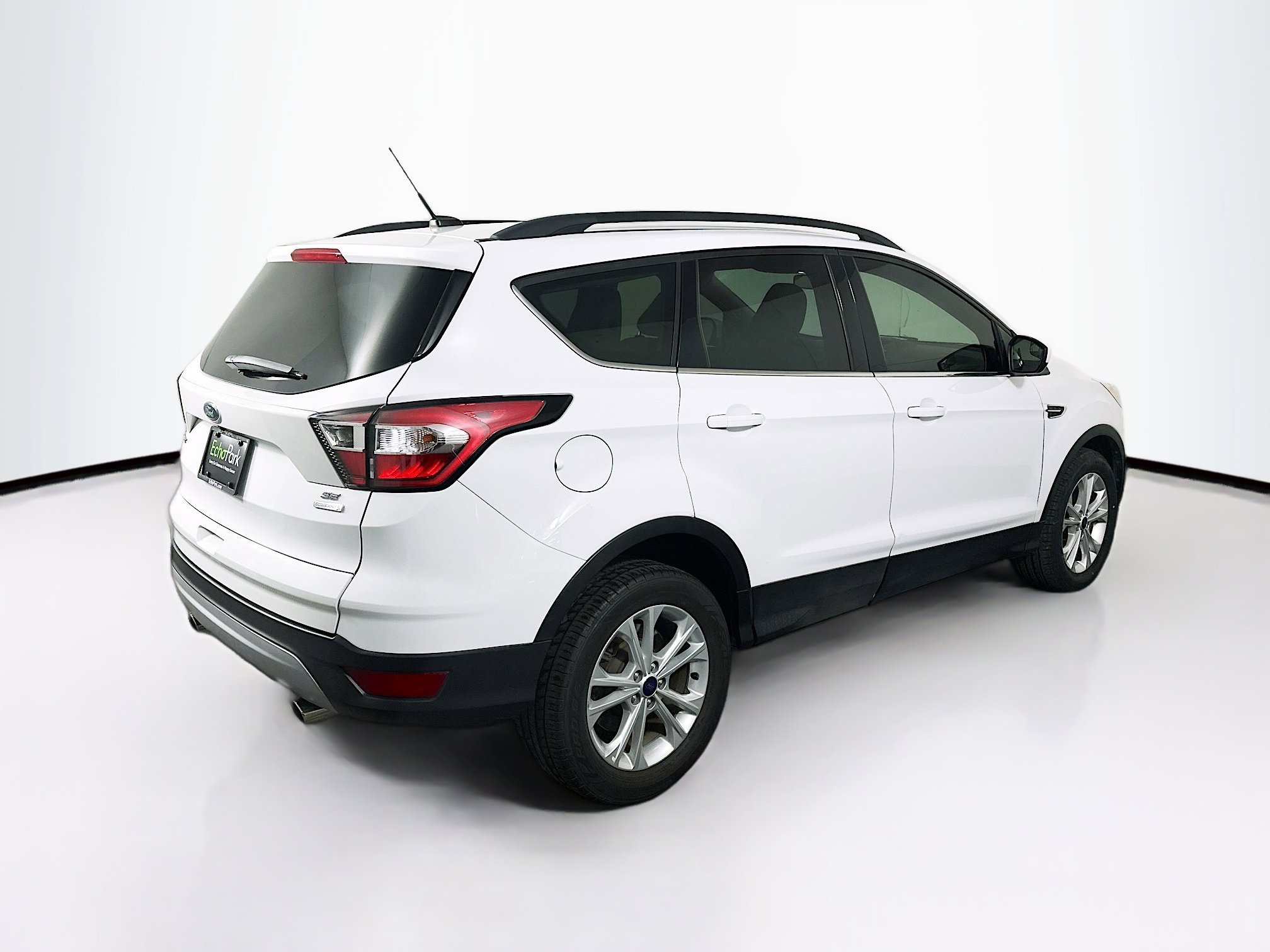 Used 2018 Ford Escape SE image 9