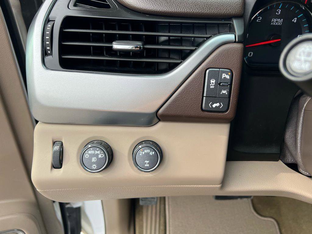 Used 2018 Chevrolet Suburban LT w/ LT Signature Package image 47