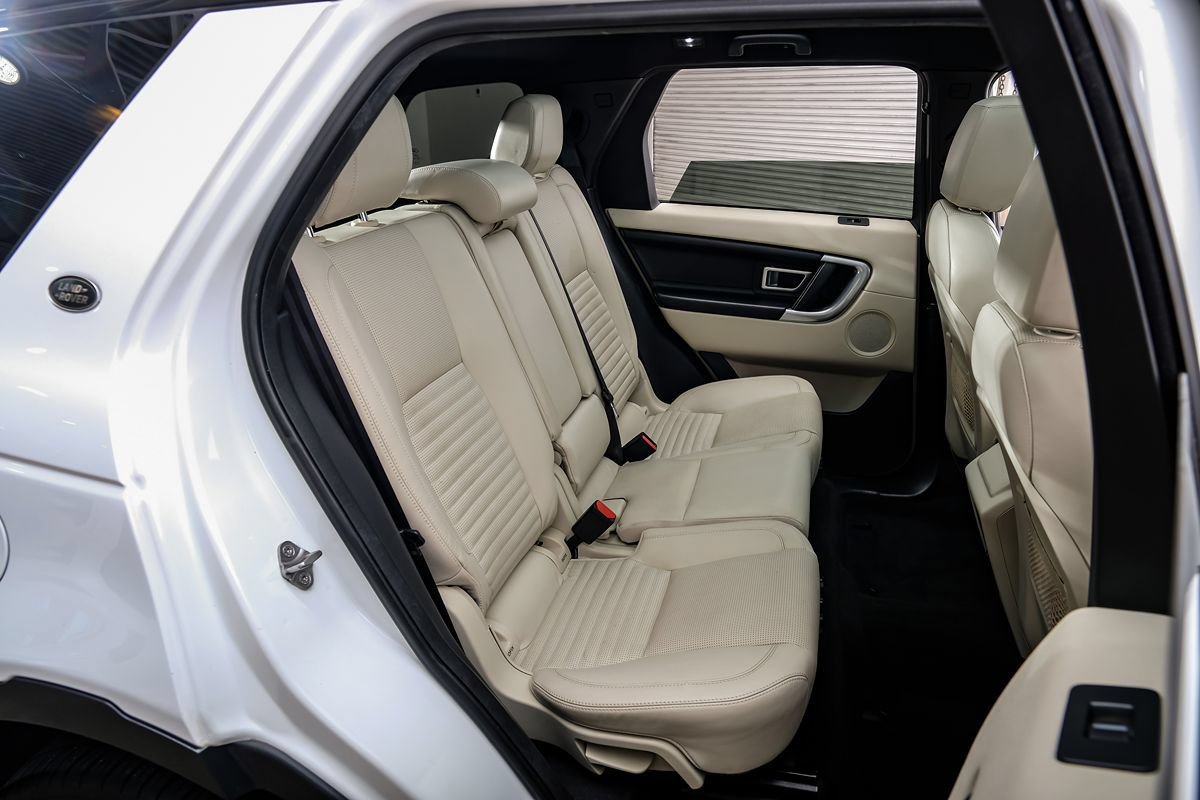 Used 2015 Land Rover Discovery Sport HSE Luxury AWD/4WD image 40