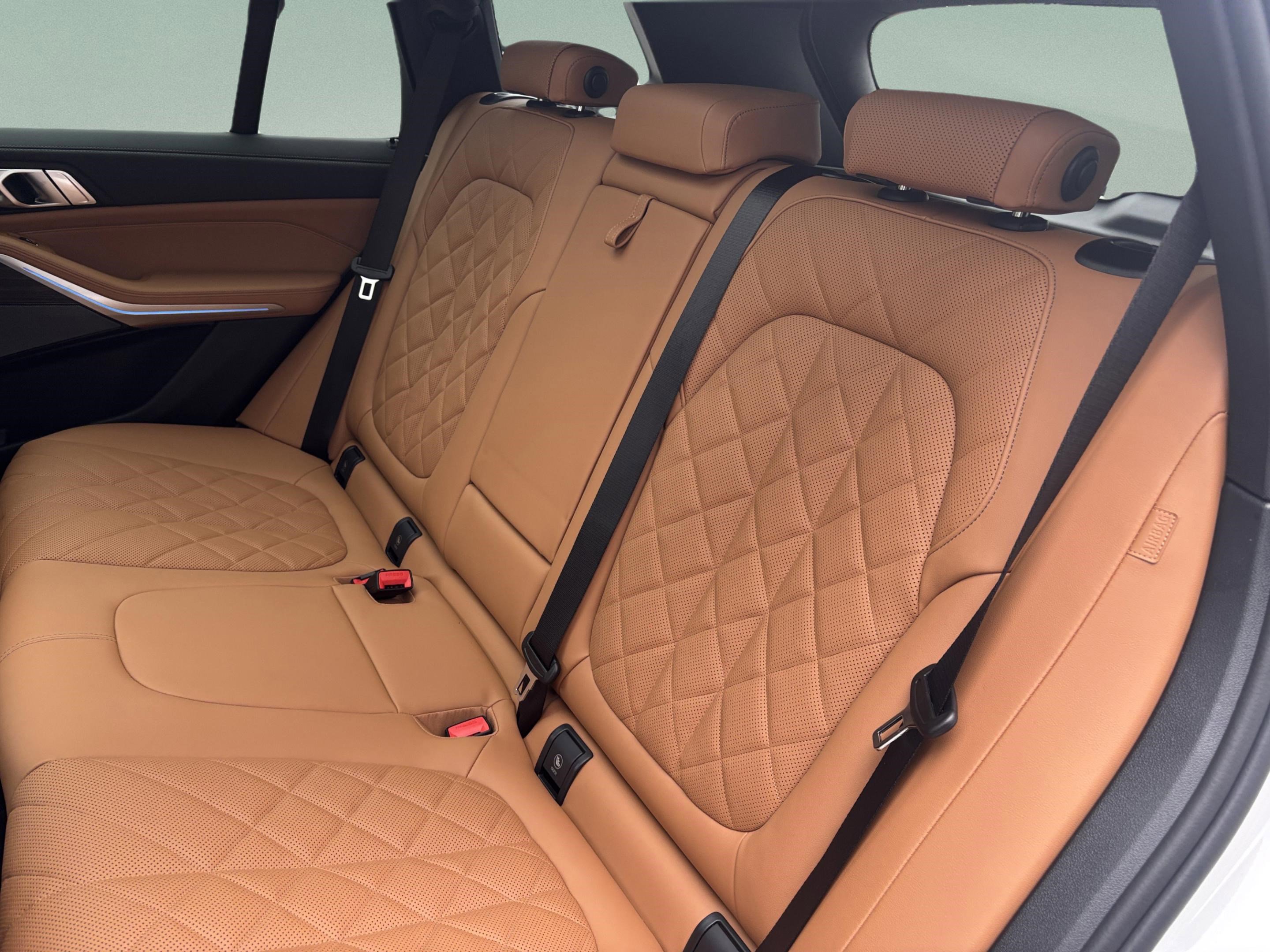 Used 2026 BMW X5 xDrive50e w/ M Sport Package image 32