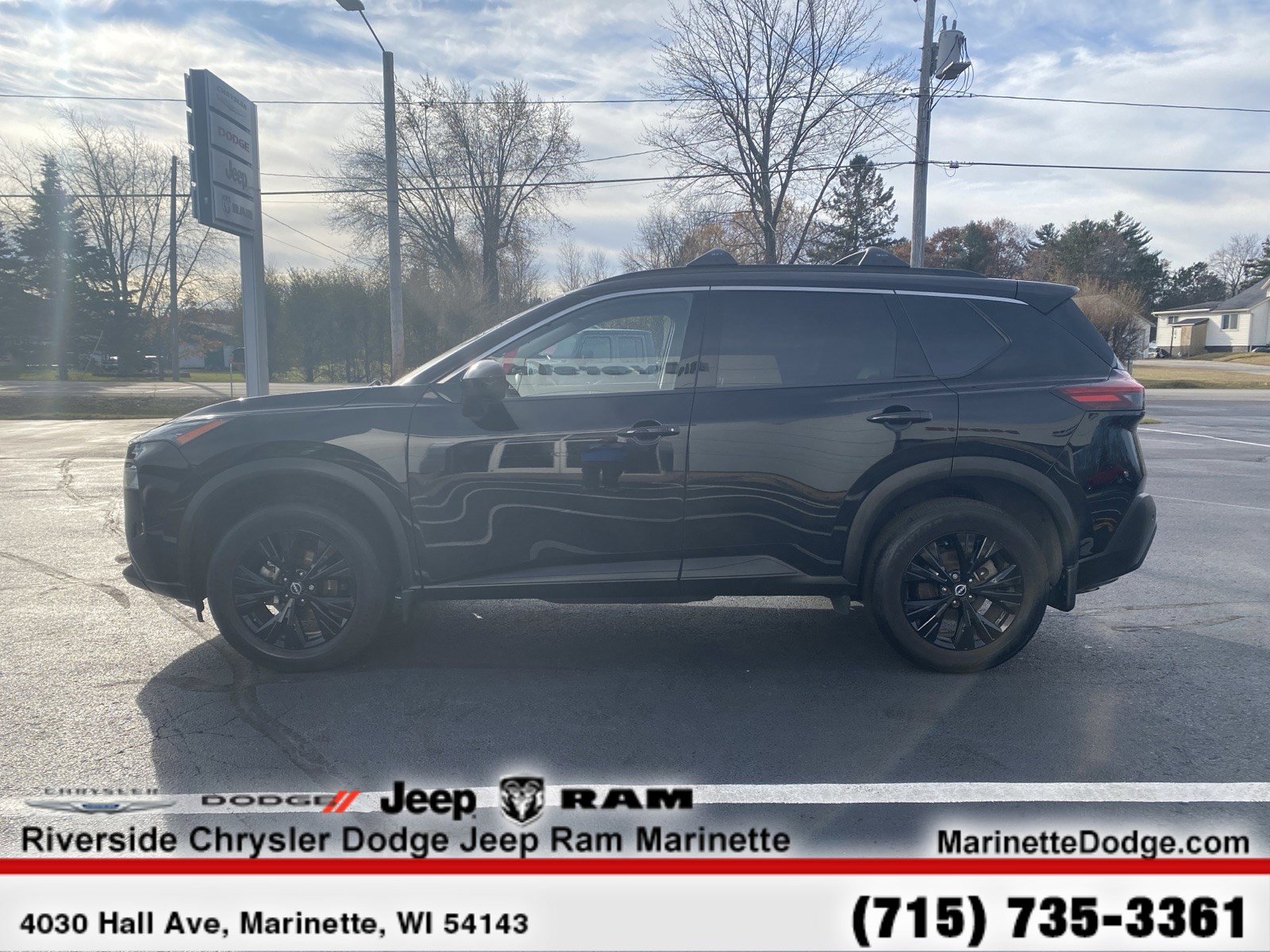 Used 2023 Nissan Rogue SV w/ SV Premium B Package image 5