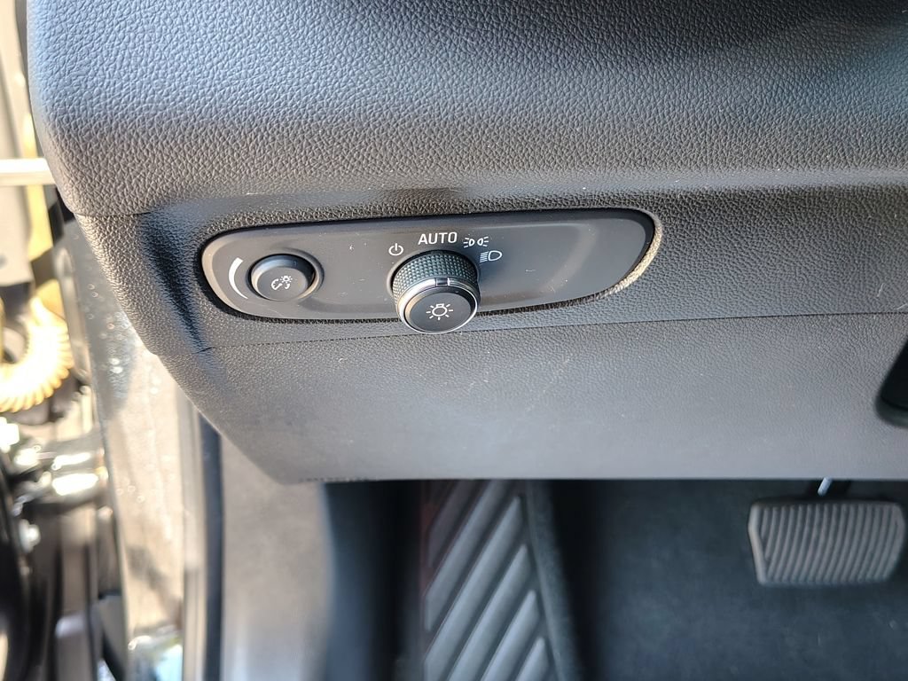 Certified 2021 Buick Envision Essence AWD/4WD image 19