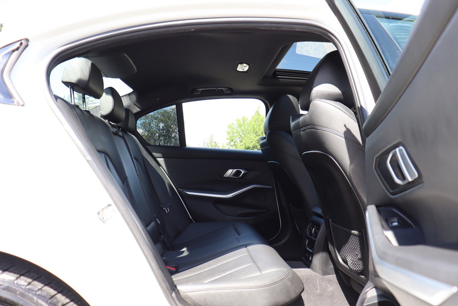 Used 2019 BMW 330i xDrive Sedan w/ M Sport Package AWD/4WD image 17