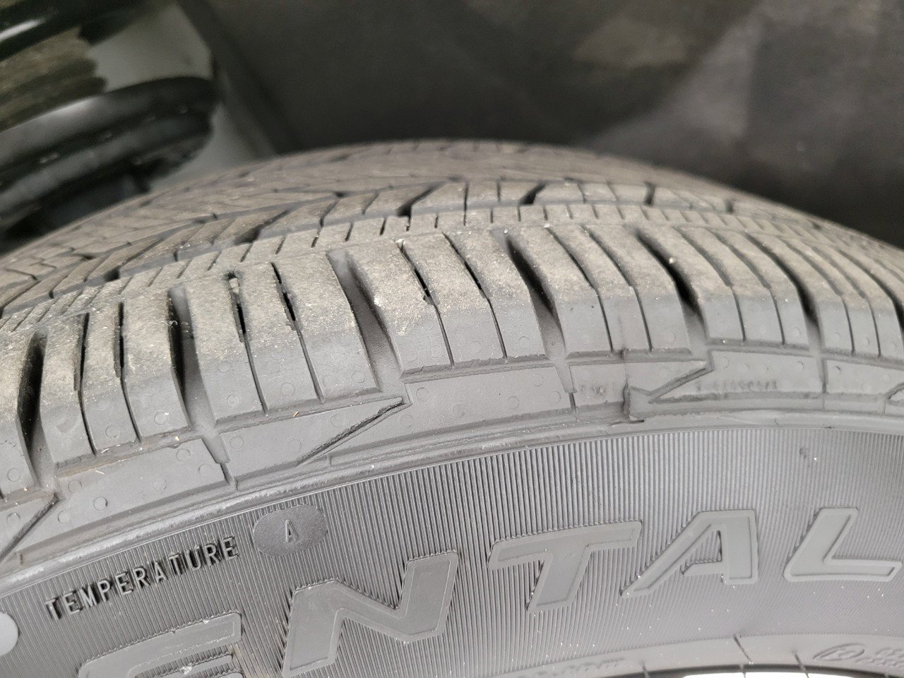 Used 2024 GMC Acadia Denali w/ LPO, Floor Liner Package AWD/4WD image 5