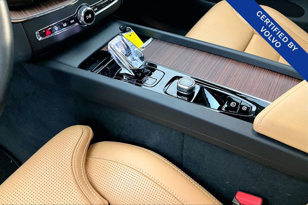 Used 2023 Volvo XC60 B5 Ultimate w/ Protection Package Premier image 18
