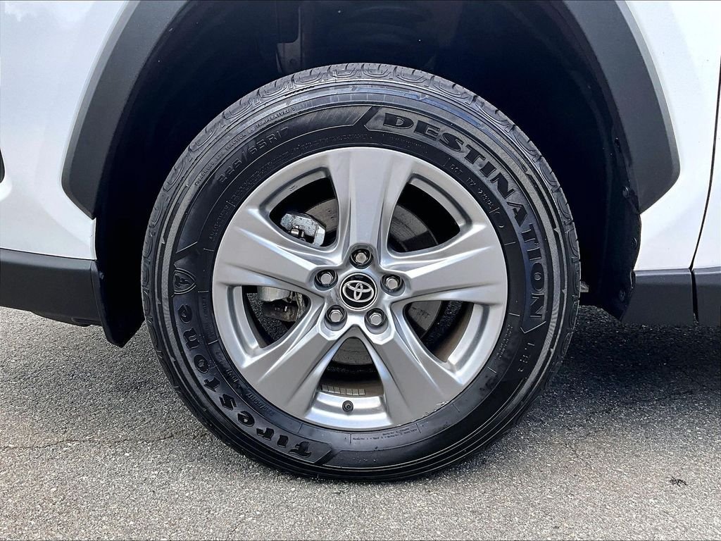 Used 2025 Toyota RAV4 LE AWD/4WD image 7