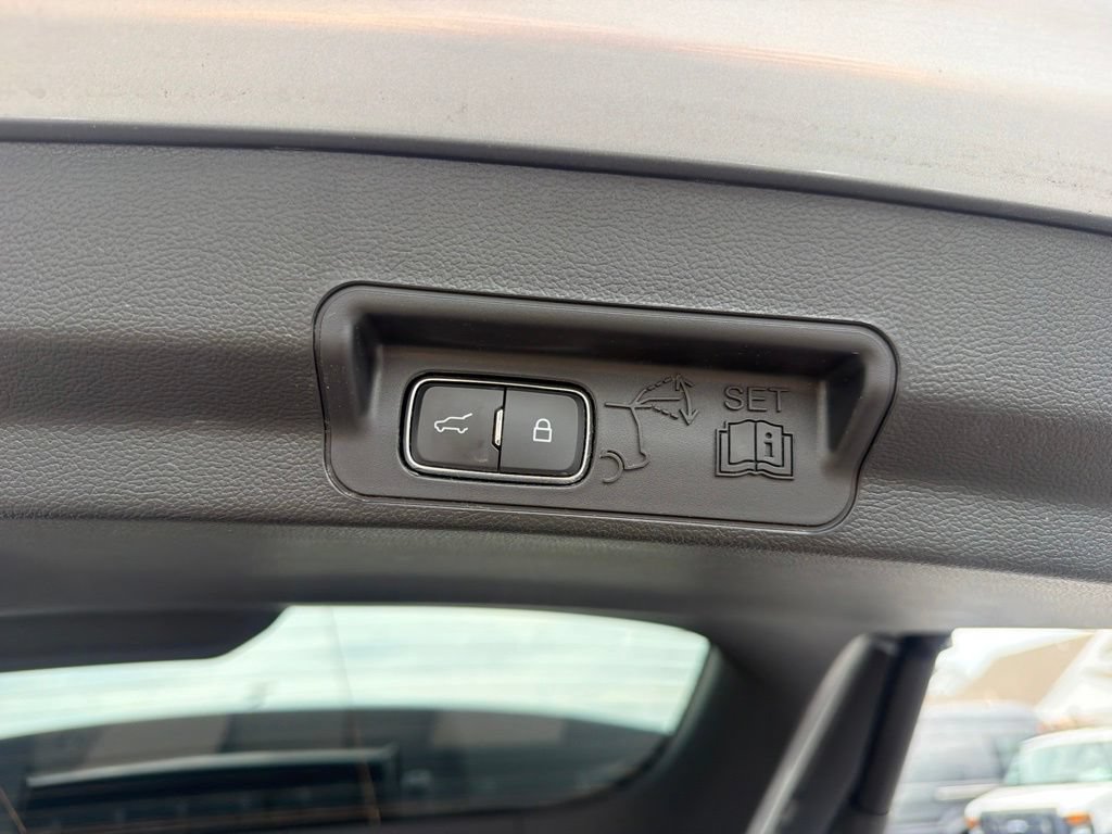 Used 2024 Ford Explorer XLT w/ Equipment Group 202A AWD/4WD image 47