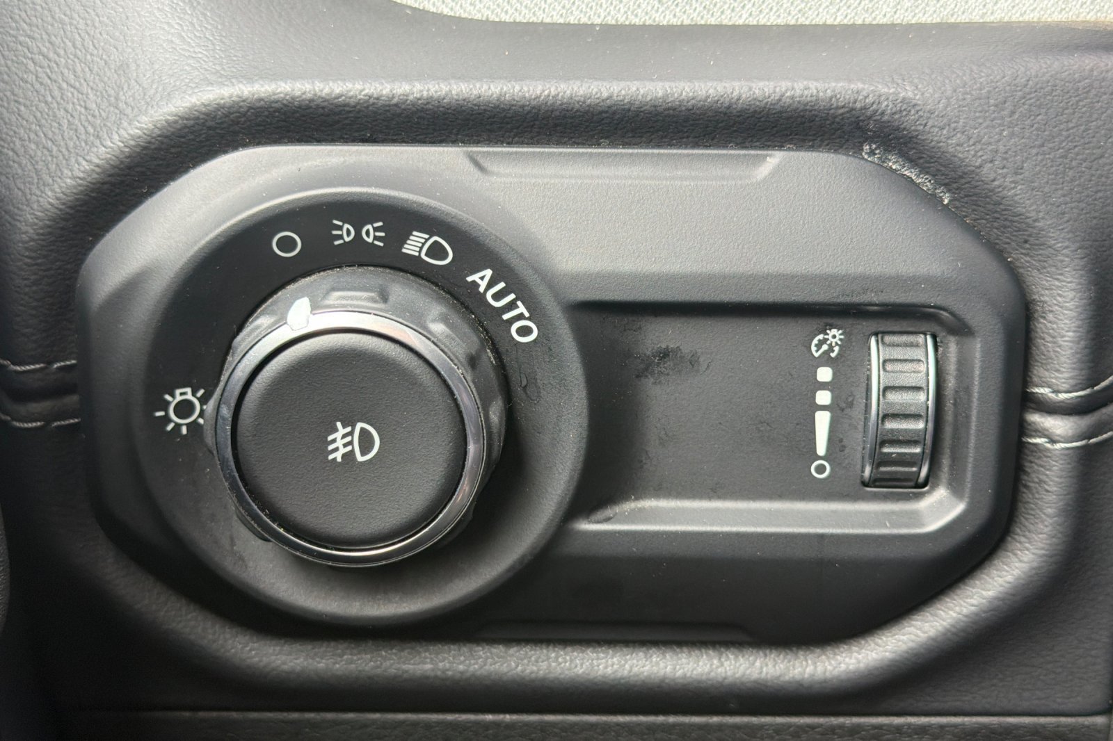 Used 2024 Jeep Wrangler Unlimited Sahara AWD/4WD image 35