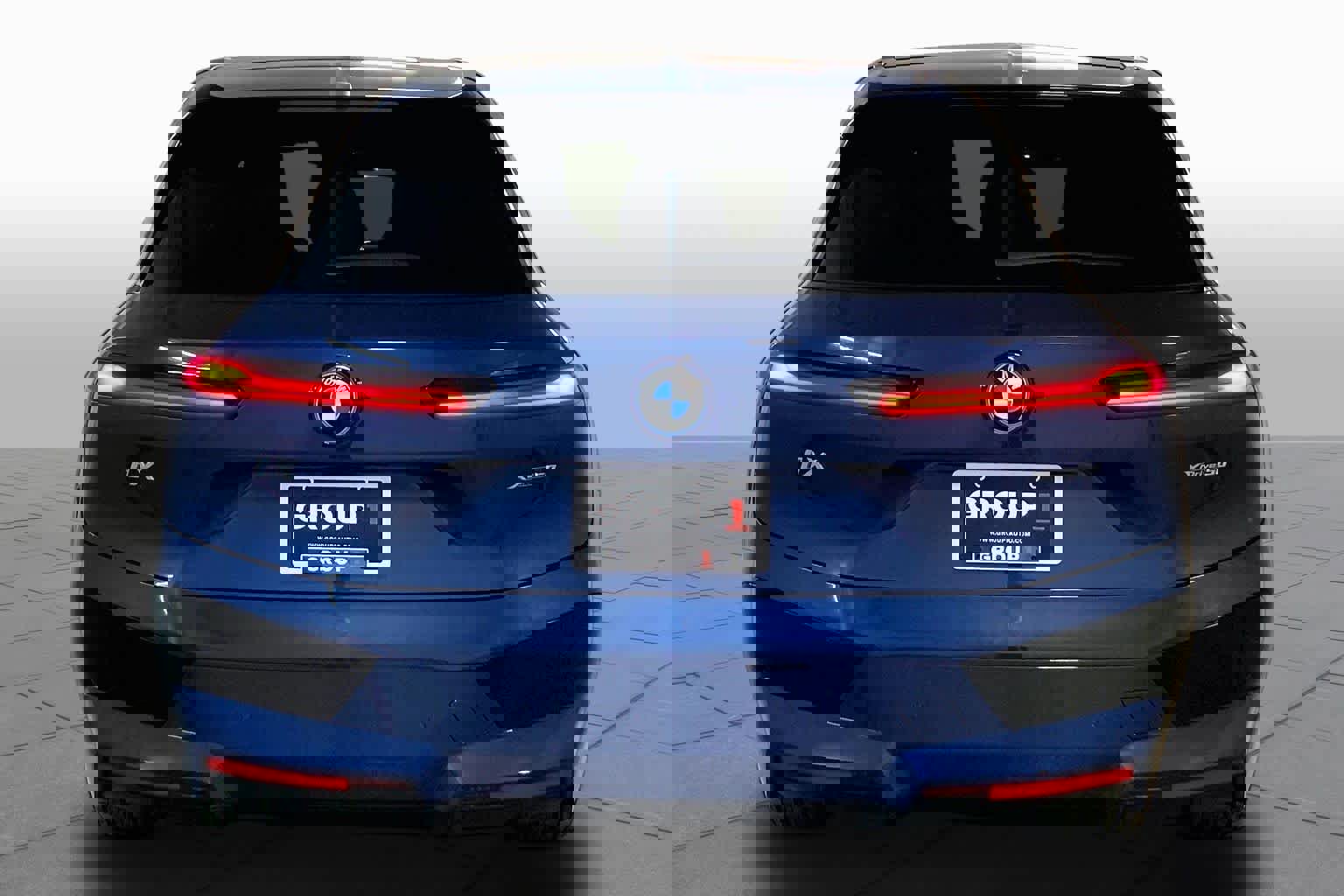 Used 2023 BMW iX xDrive50 w/ Premium Package image 4