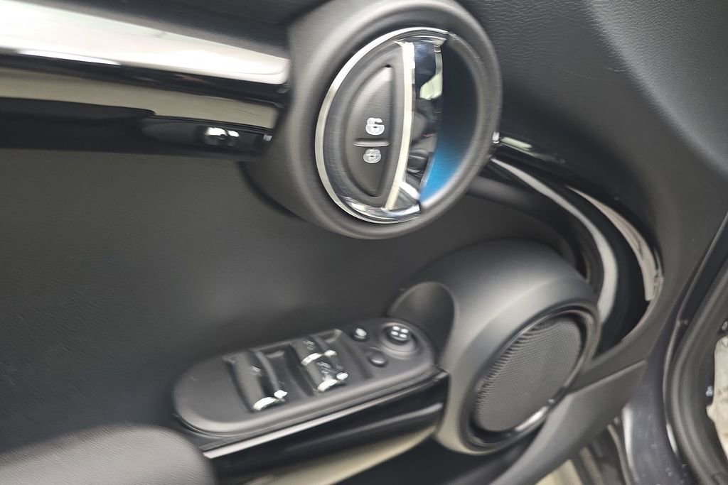 Used 2018 MINI Cooper S image 14
