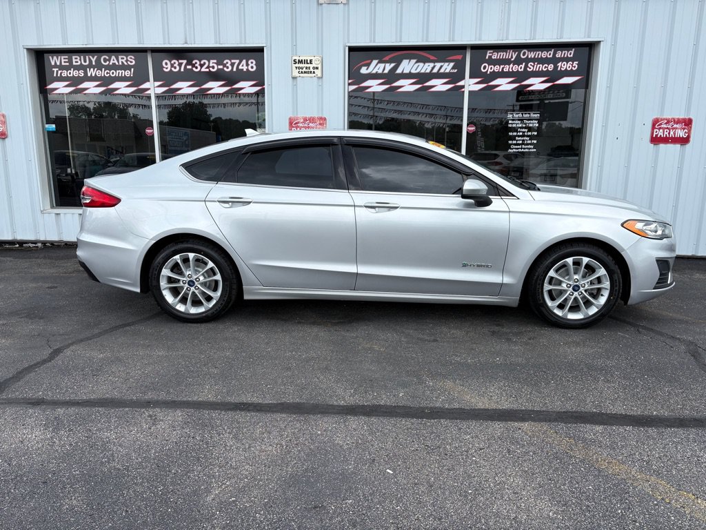 Used 2019 Ford Fusion SE FWD image 2