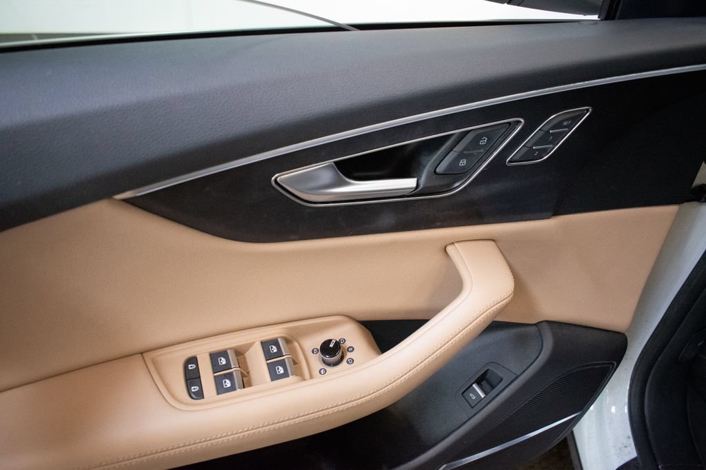 Used 2023 Audi Q8 Premium Plus AWD/4WD image 22