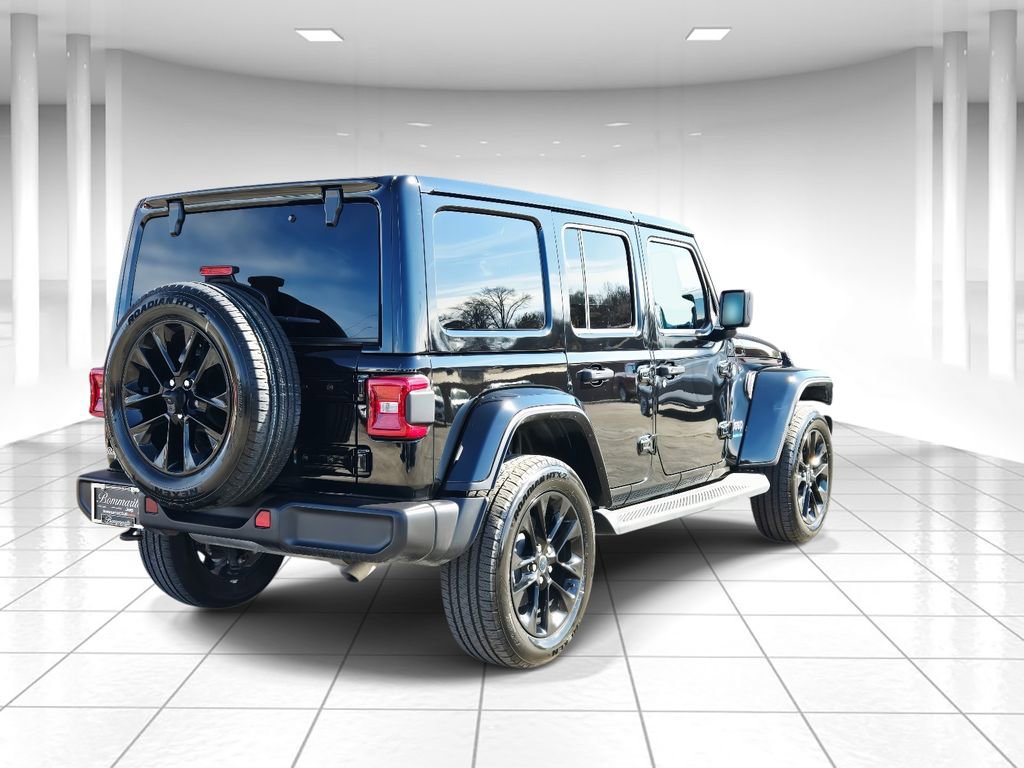 Used 2025 Jeep Wrangler Unlimited Sahara image 3