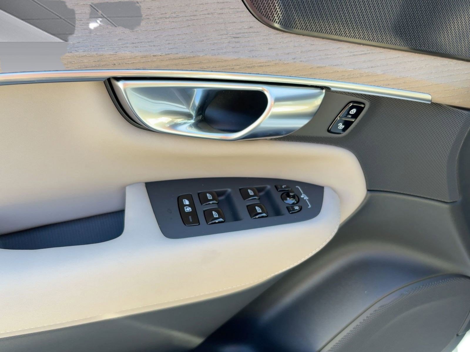 New 2026 Volvo XC90 T8 Plus w/ Protection Package image 12