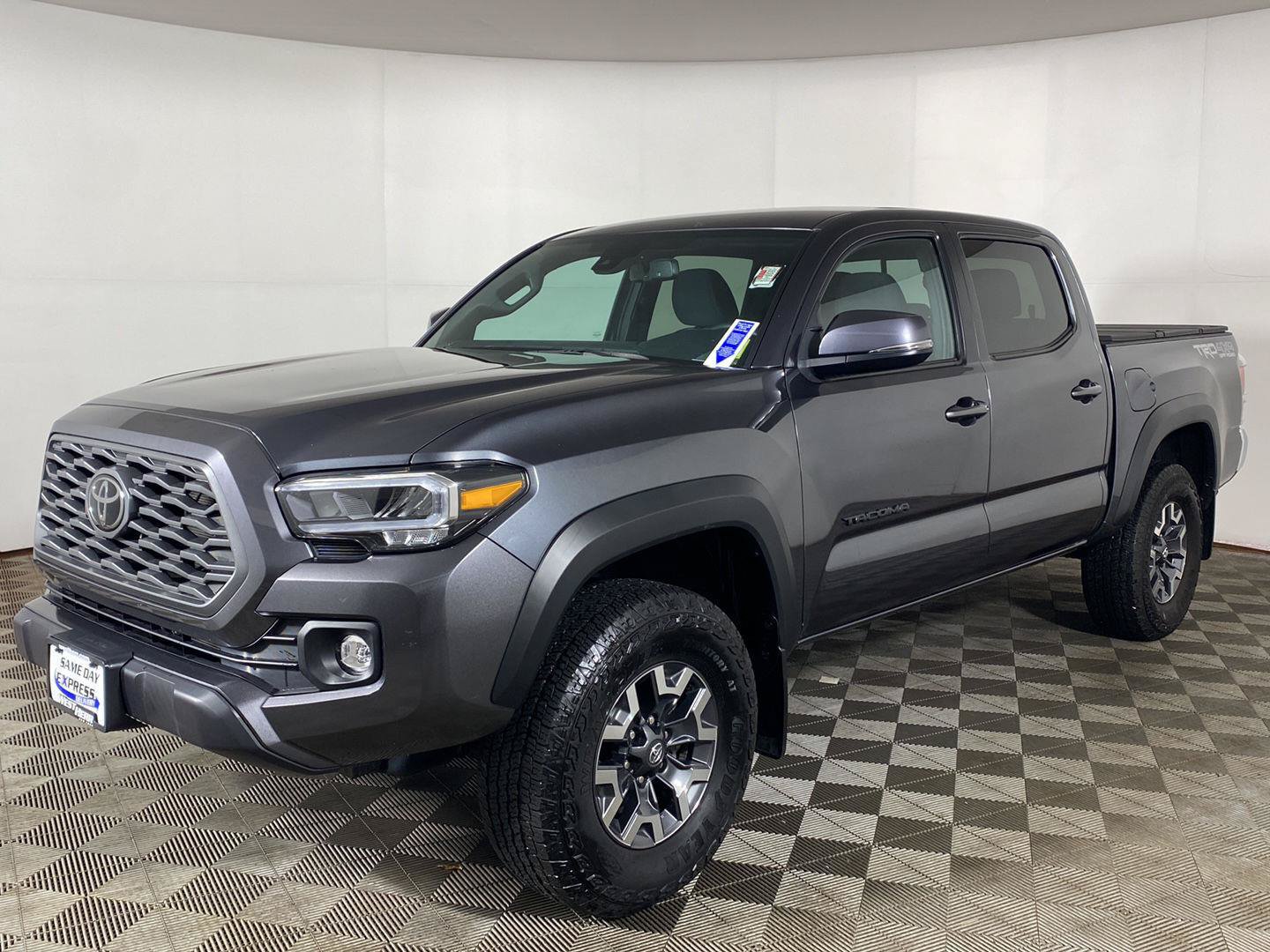 Used 2023 Toyota Tacoma TRD Off-Road AWD/4WD image 2