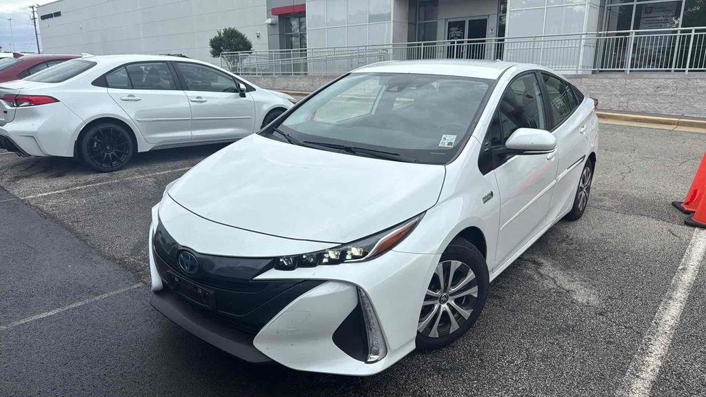 Used 2022 Toyota Prius Prime XLE FWD image 3