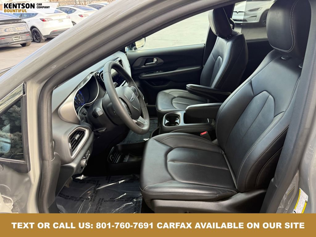 Used 2025 Chrysler Pacifica Select image 28