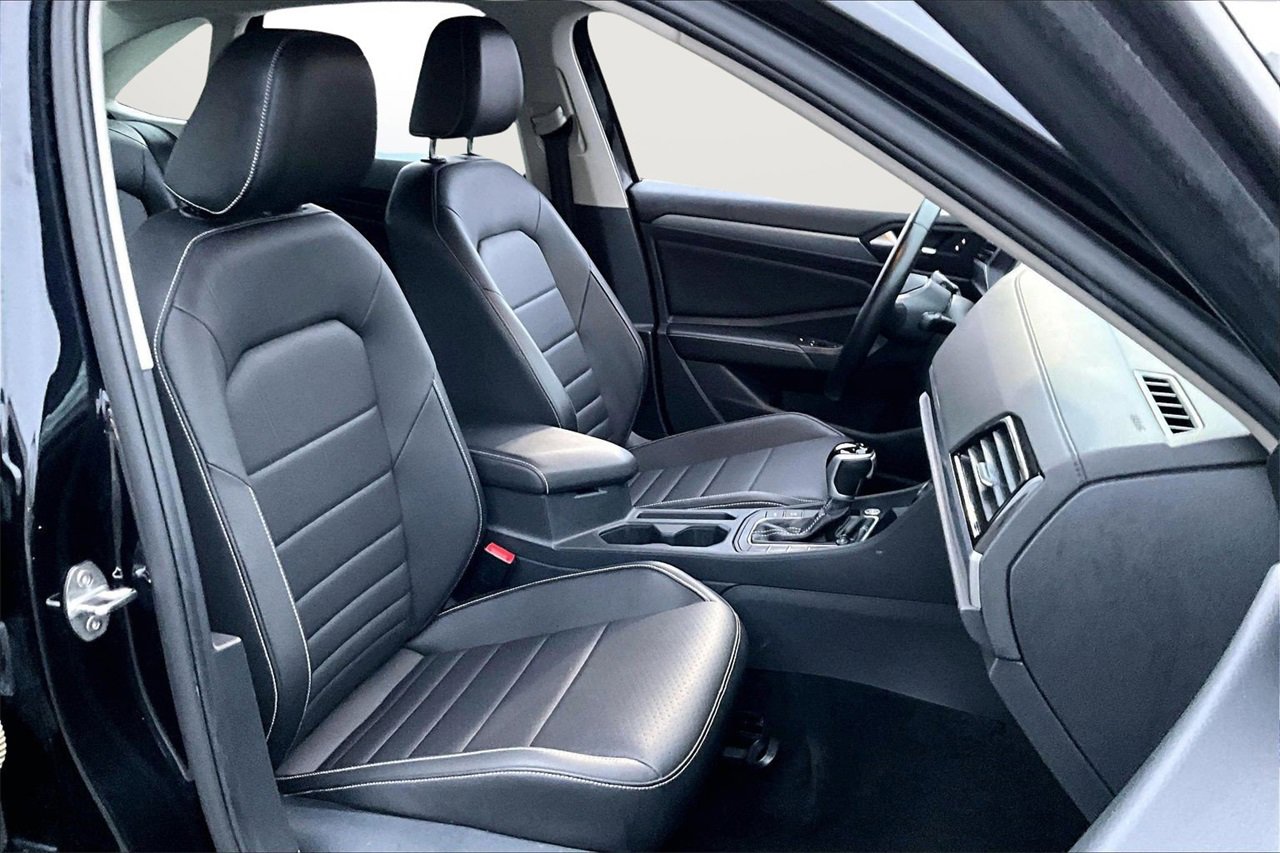 Used 2024 Volkswagen Jetta SE image 21