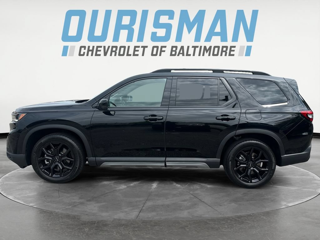 Used 2025 Honda Pilot Black Edition image 3