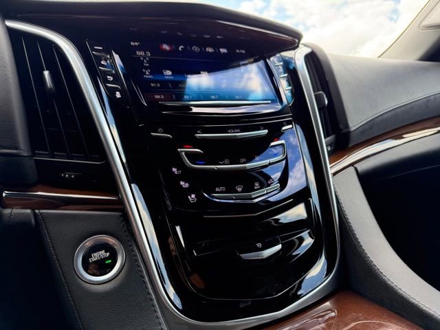 Used 2019 Cadillac Escalade Luxury AWD/4WD image 22