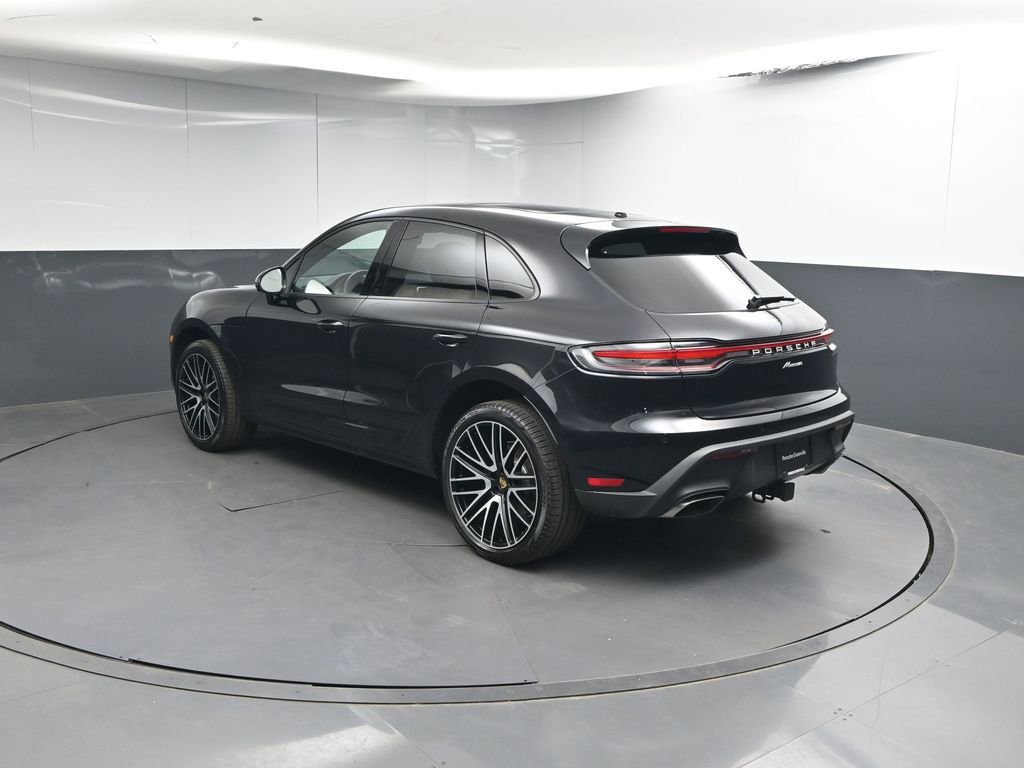 Certified 2025 Porsche Macan image 3