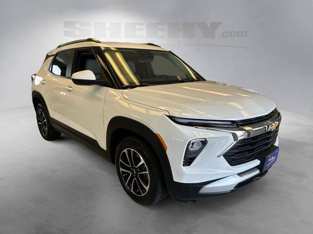 Used 2024 Chevrolet TrailBlazer LT FWD image 2
