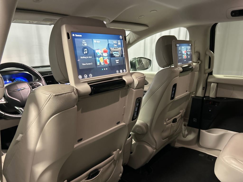 Used 2020 Chrysler Pacifica Touring-L Plus w/ Advanced Safetytec Group FWD image 25