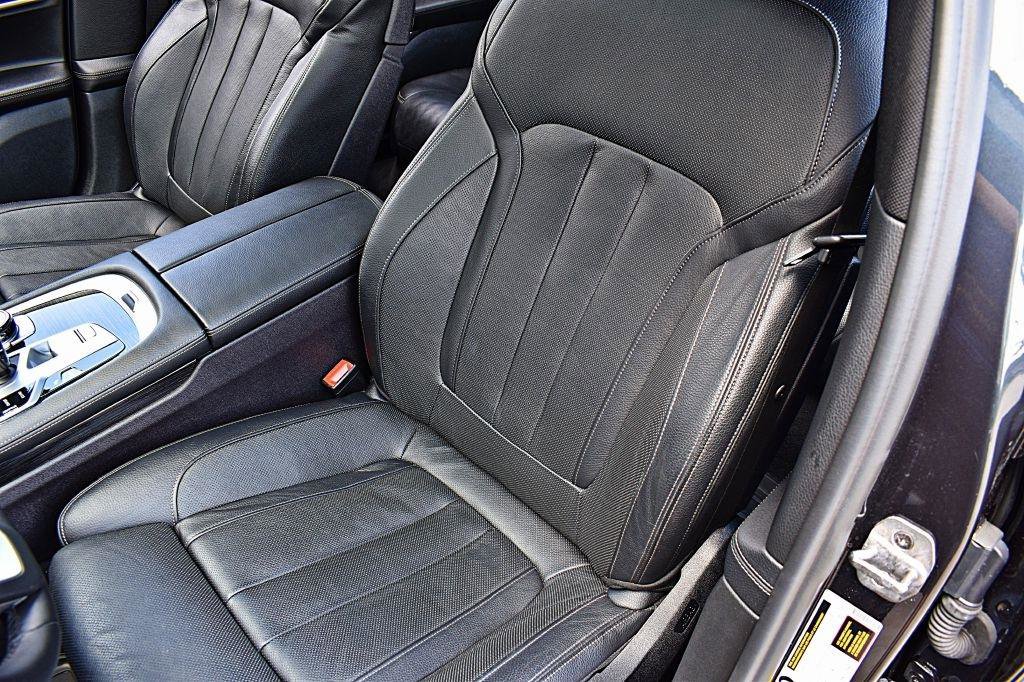 Used 2019 BMW 740i w/ Executive Package RWD image 16