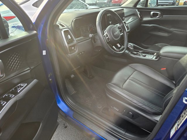 Used 2023 Kia Sorento S w/ Panoramic Sunroof Package image 4