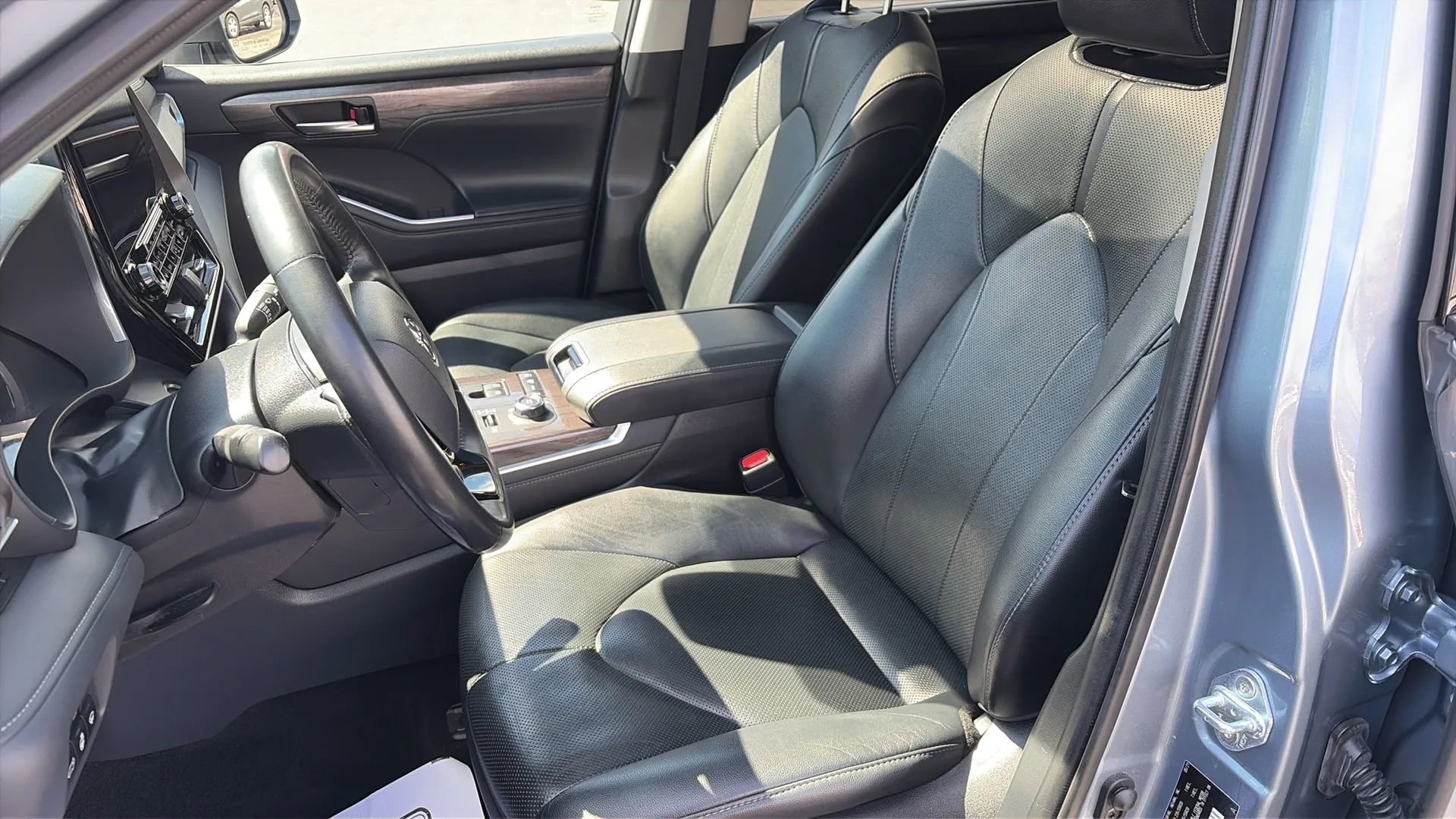 Used 2021 Toyota Highlander Limited image 9