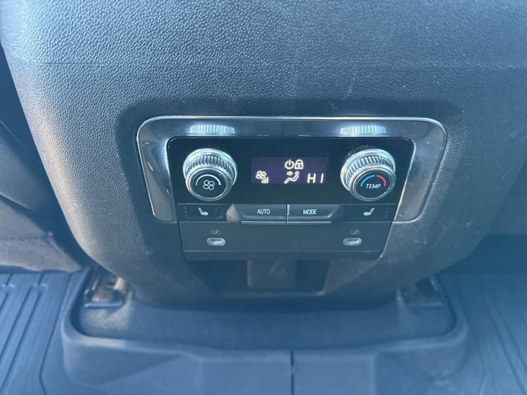 Used 2023 GMC Yukon XL SLT w/ SLT Premium Package AWD/4WD image 41