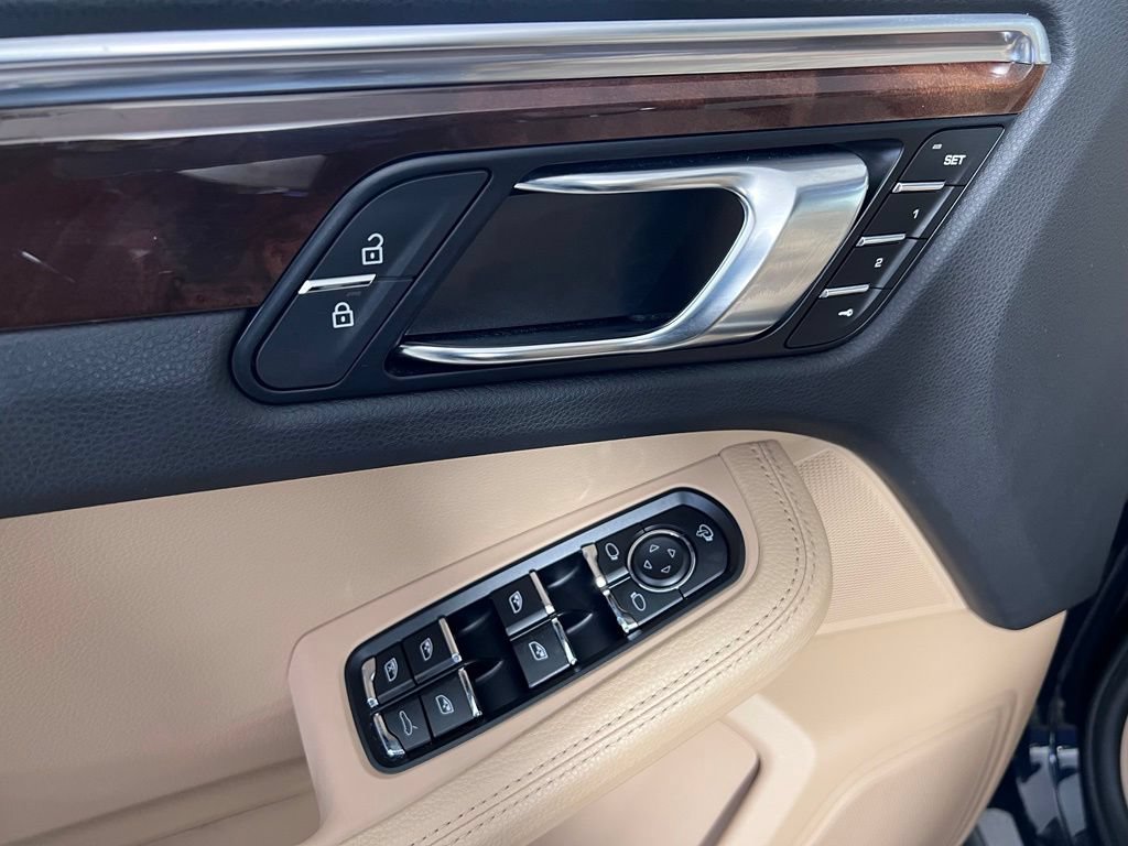 Certified 2023 Porsche Macan S AWD/4WD image 28