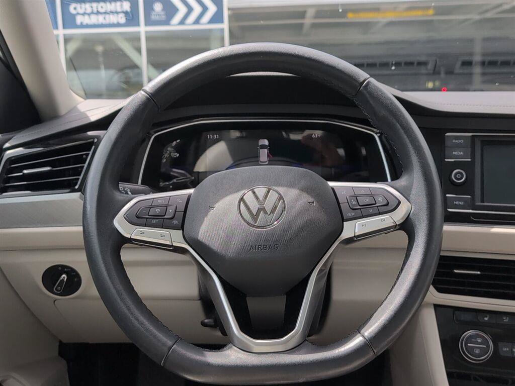 Used 2023 Volkswagen Jetta SE w/ Panoramic Sunroof Package FWD image 10