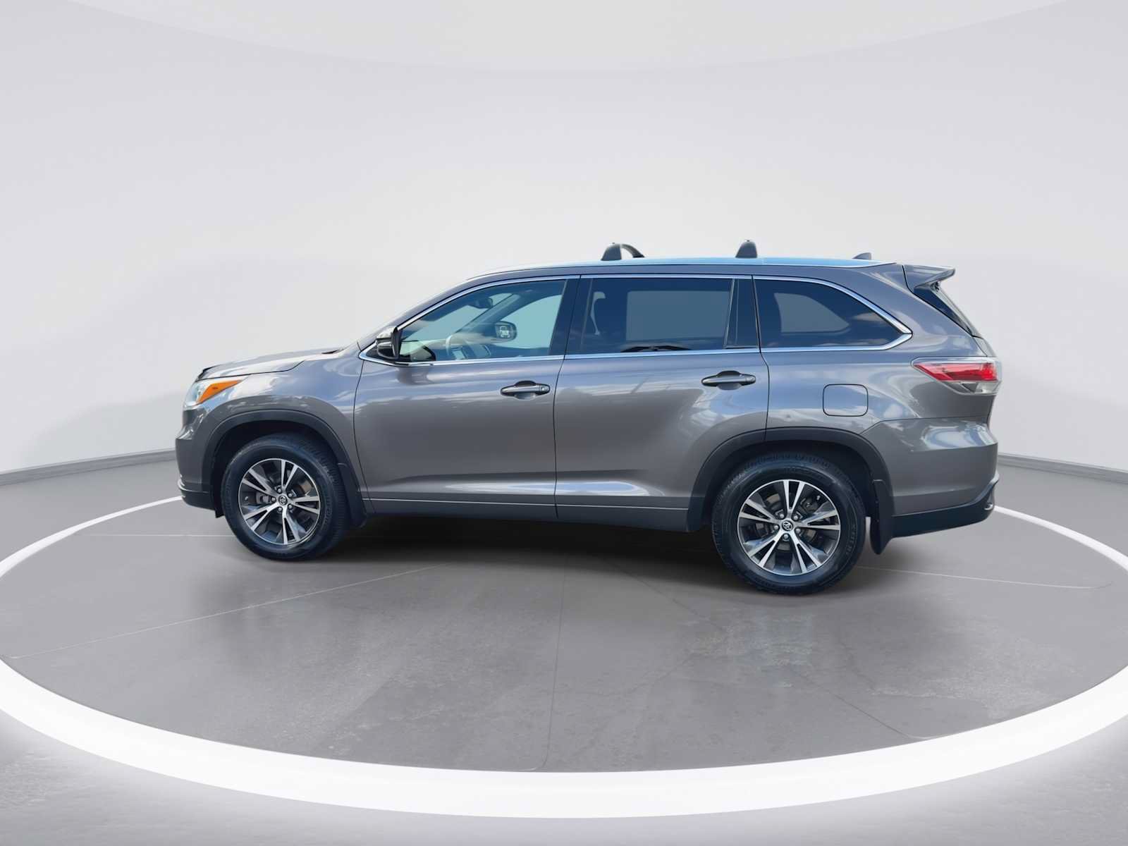 Certified 2016 Toyota Highlander XLE AWD/4WD image 5