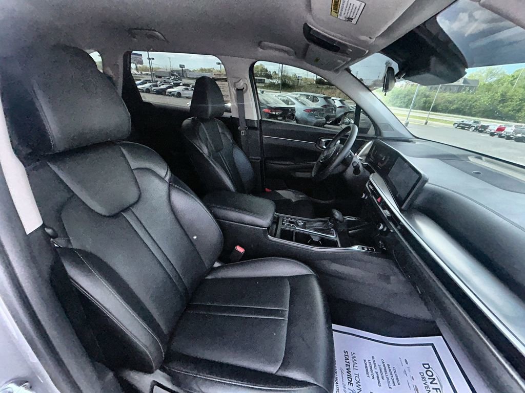 Used 2025 Kia Sorento S FWD image 14