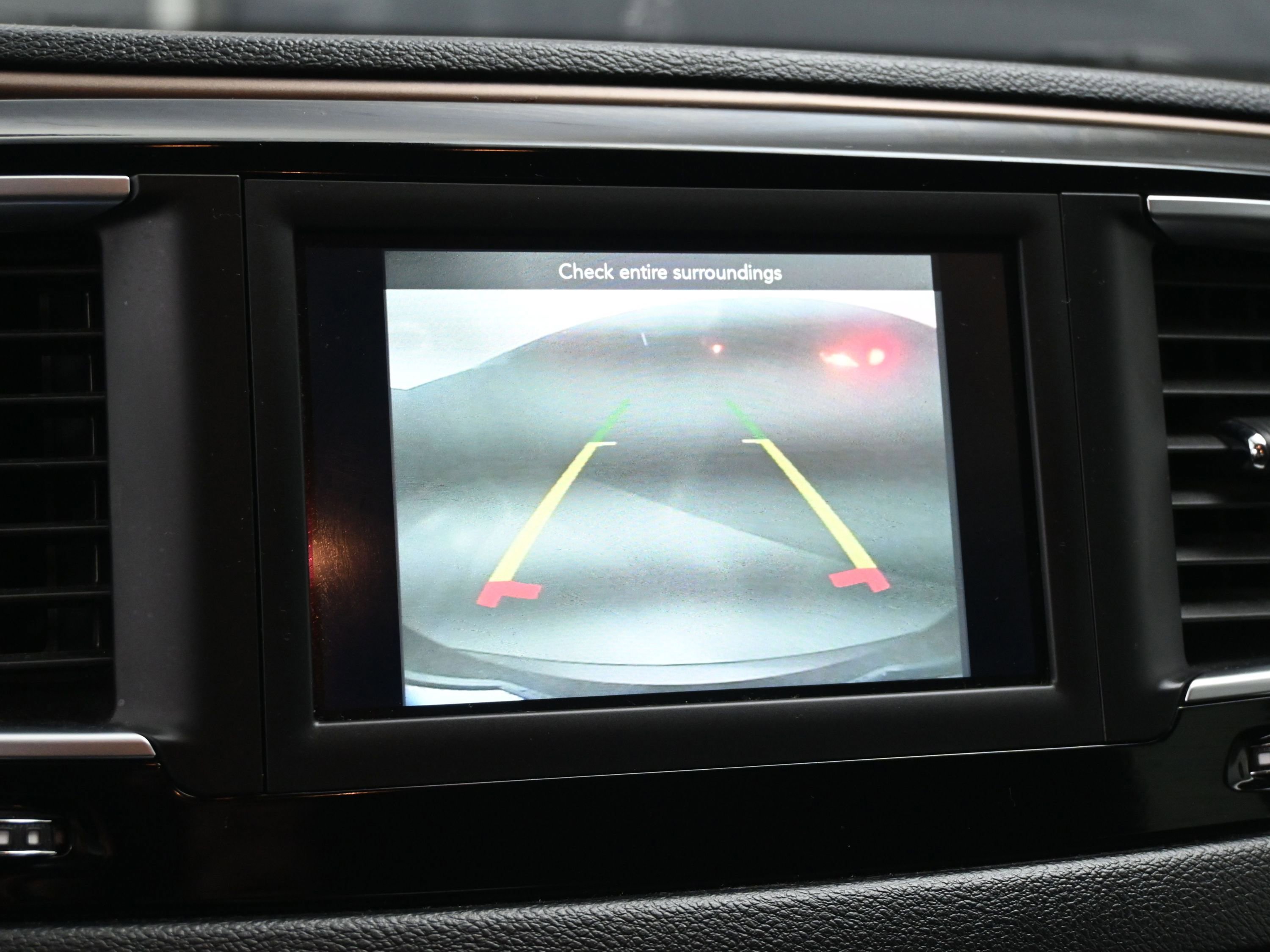 Used 2020 Chrysler Voyager L image 13