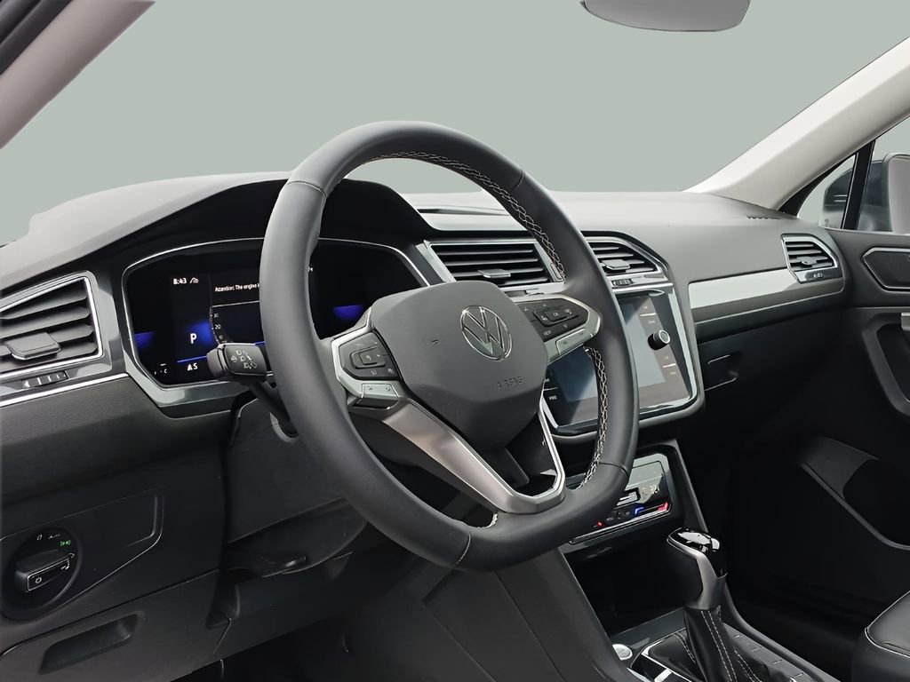 Used 2022 Volkswagen Tiguan SE image 12