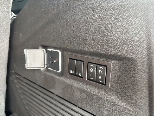 Used 2023 GMC Yukon Denali Ultimate image 28