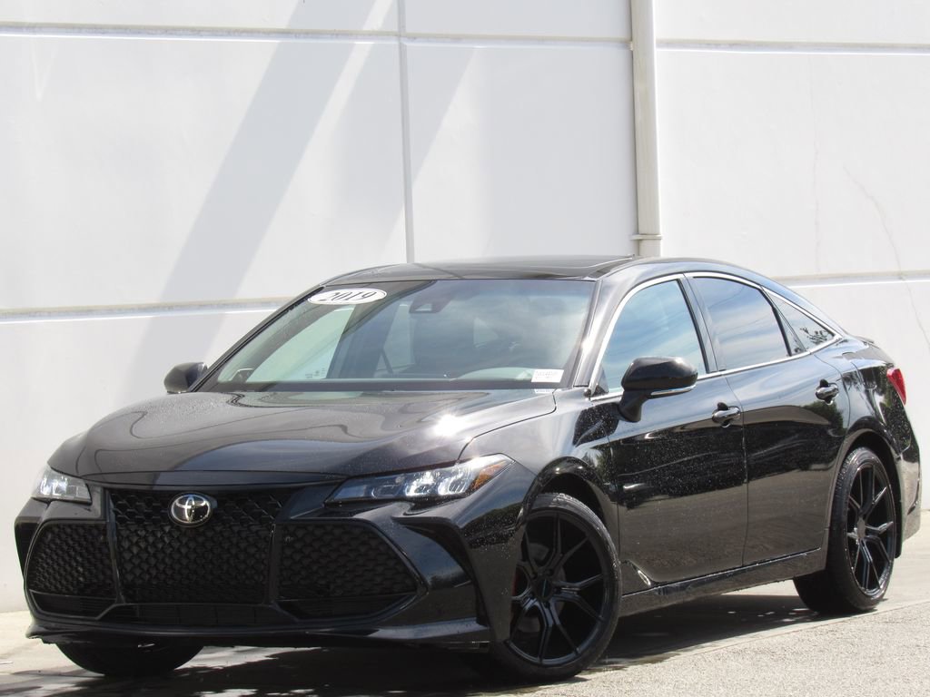 Used 2019 Toyota Avalon XSE FWD image 1