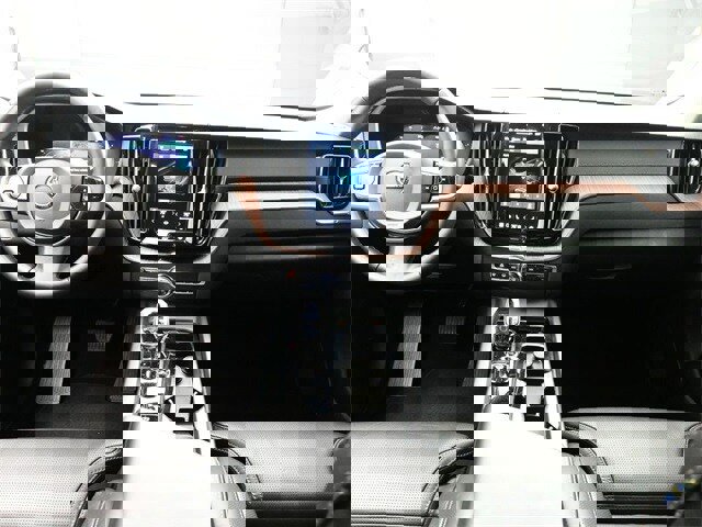 Certified 2023 Volvo XC60 B5 Ultimate image 9