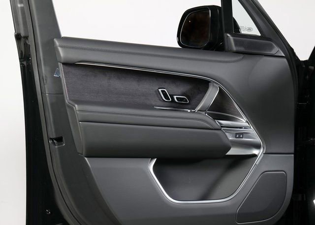 New 2025 Land Rover Range Rover SE image 20