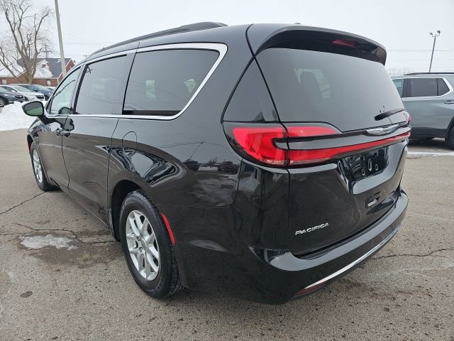 Used 2022 Chrysler Pacifica Touring-L image 5